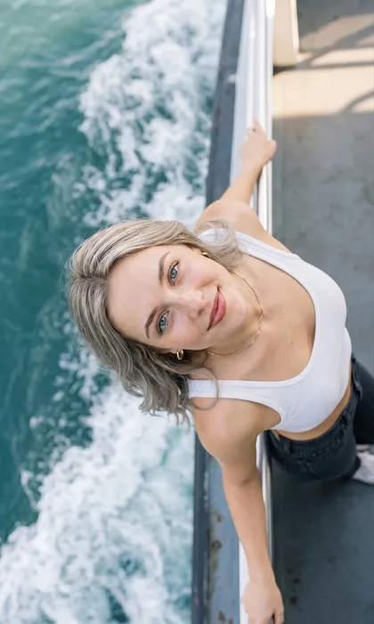 Vapurda Çekilmiş Fotoğraf Yapma Promptu ile üretilen örnek görsel.